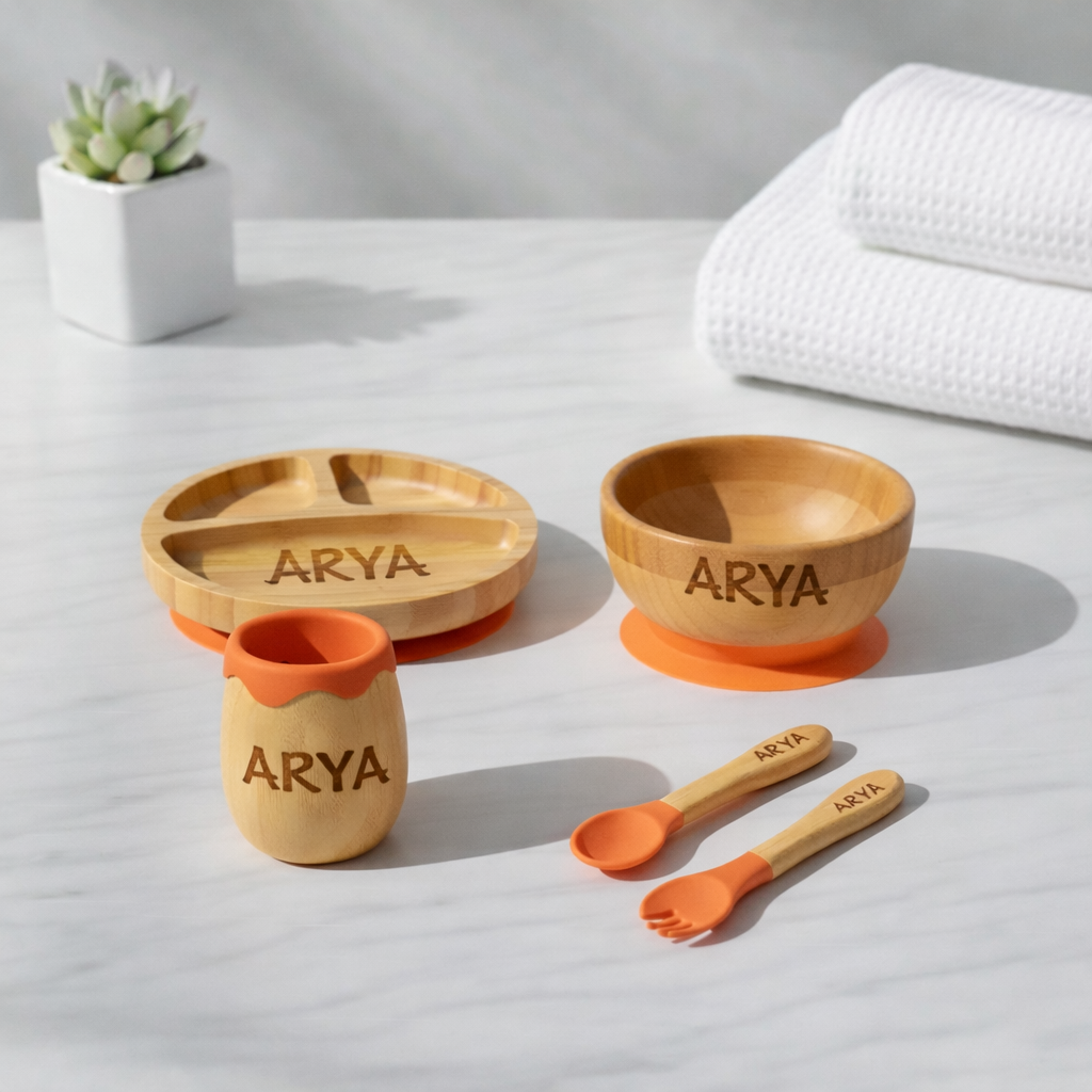 Personalisiertes Kindergeschirr mit Namen aus Bambus – 5-teiliges Baby Esslernset (Orange)